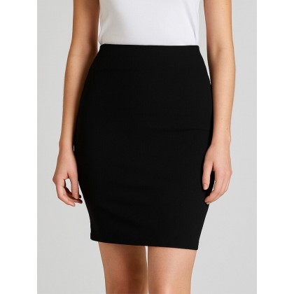 تنورة ستاتية قصيرة لون أسود