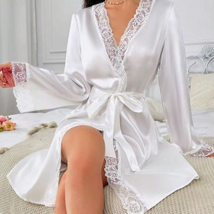 طقم لانجري قميص نوم مع روب لون أبيض