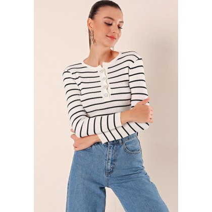 بلوزة ستاتي شتوي لون أبيض مخطط شتوي