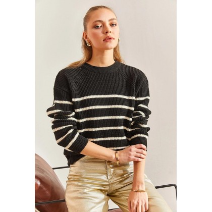 بلوزة ستاتي شتوي لون أسود مخطط أبيض