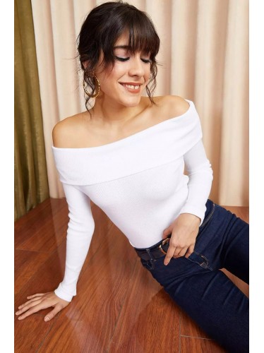بلوزة ستاتي شتوي قبة وسيعة لون أبيض Olalook