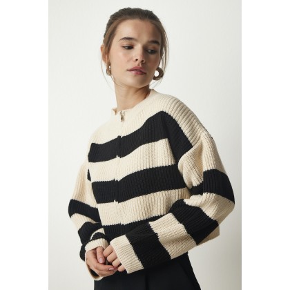 جرزة ستاتي بسحاب لون بيج مخطط أسود