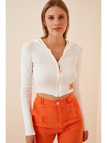 جاكيت سبورت قصير  باللون الابيض