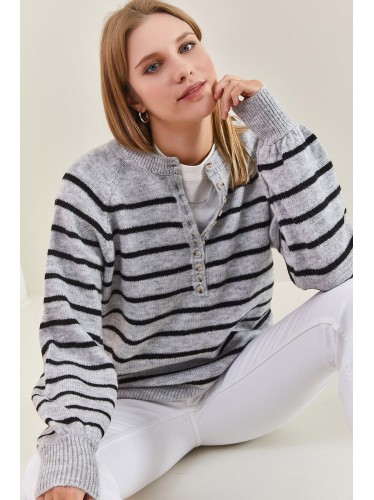 بلوزة شتوية مخططة باللون السكني والاسود One Size