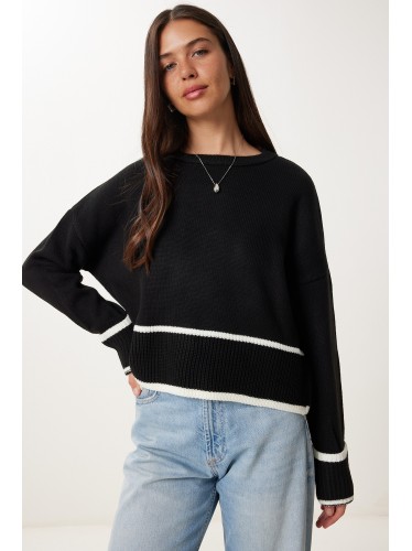 بلوزة صوف باللون الاسود سادة مع خط ابيض بالنهاية One Size