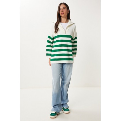 بلوزة شتوية باللون اللابيض مخططة مع الاخضر One Size