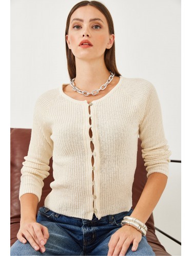 جرزة خفيفة مع ازرار صغيرة باللون الكريمي One Size