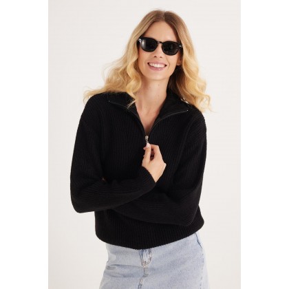 بلوزة صوف اسود مع سحاب على القبة One Size