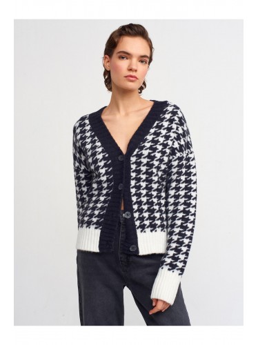 جرزة شتوية باللون الابيض وال One Size