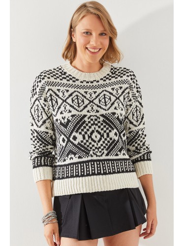 بلوزة شتوية مقلمة باللون الابيض والاسود One Size