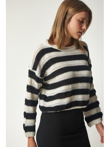 بلوزة شتوية مخططة باللون الكريمي والاسود One Size