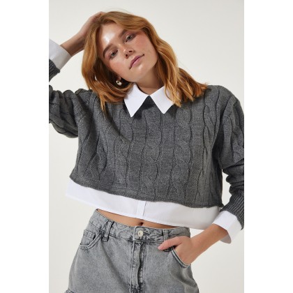 بلوزة شتوية باللون السكني مع قميص ابيض One Size