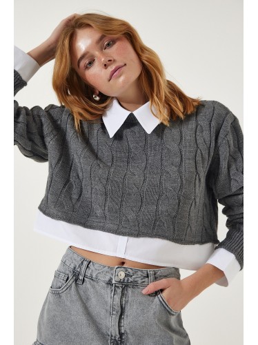 بلوزة شتوية باللون السكني مع قميص ابيض One Size