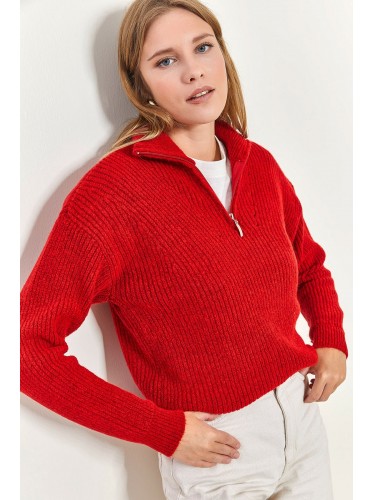 بلوزة شتوية بسحاب من عند القبة لون احمر One Size