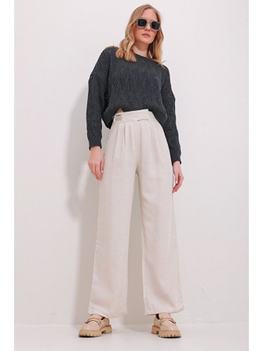 بنطلون باللون البيج