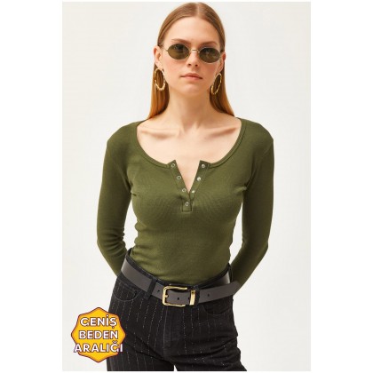 بلوزة سادة باللون الكاكي