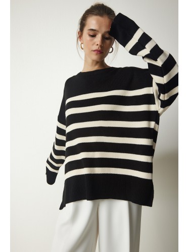 بلوزة شتوية باللون الاسود مخططة بالابيض