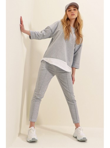 طقم قطعتين باللون السكني بلوزة وبنطلون