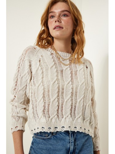 بلوزة شتوية مخرمة باللون الايفوري