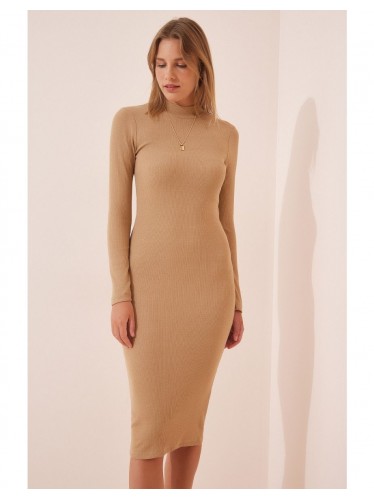 فستان طويل مكسم شتوية باللون البيج