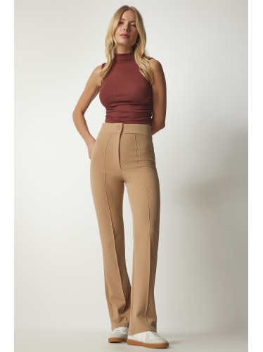 بنطلون باللون البيج الغامق