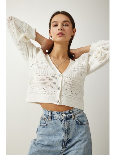 جرزة صوف شتوي مخرمة باللون الابيض