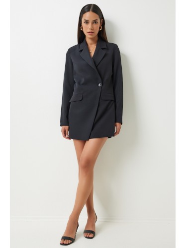 فستان وجاكيت رسمي اسود مع شورت