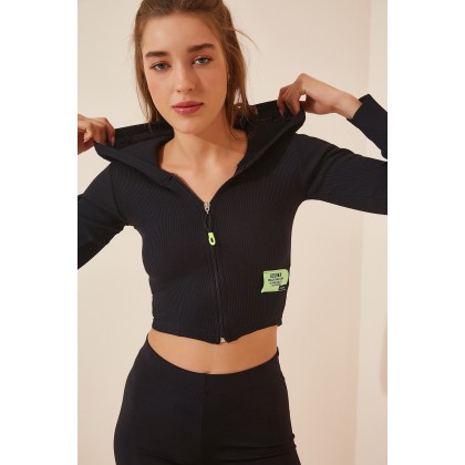 جايكت قصير باللون الاسود