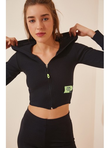 جايكت قصير باللون الاسود