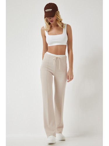 بنطلون باللون البيج