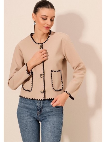 جاكيت ستاتي لون بيج نقشة أسود من الجوانب