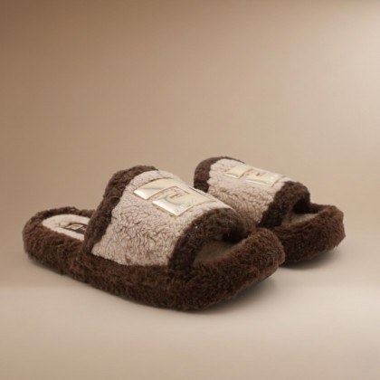 حفاية شتوية للنساء لون بيج و الأطراف بنية مفتوحة من الأمام