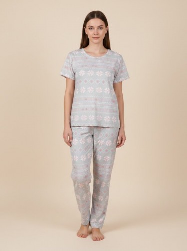 بجامة ستاتي بنقشه مكونه من قطعتين بنطلون وتيشيرت قطني لون فستقي ومشمشي