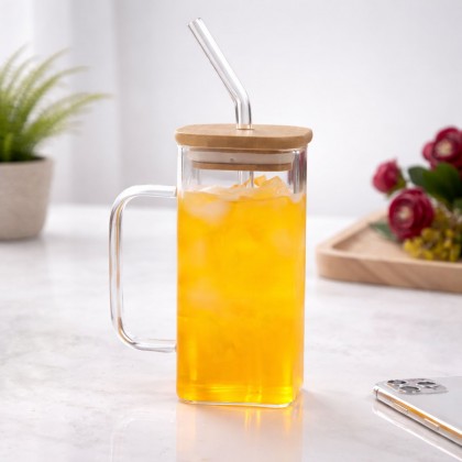 كاسة زجاج شفاف بغطاء بامبو خشبي مع مصاصة ومقبض لون ابيض شفاف