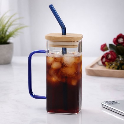 كاسة زجاج شفاف بغطاء بامبو خشبي مع مصاصة ومقبض لون ازرق