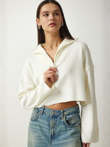 بلوزة ستاتي قصيرة لون أبيض