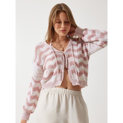 بلوز شتوي مخرمة باللون الزهري والبيج