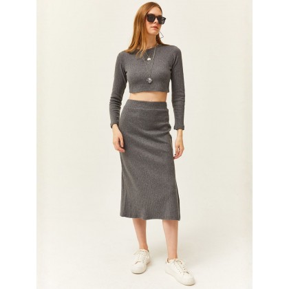 طقم قطعتين باللون السكني