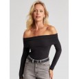 بلوز شتوي اوف شولدر للنساء لون اسود