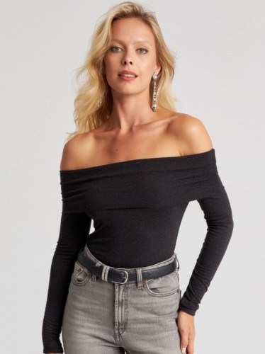 بلوز شتوي اوف شولدر للنساء لون اسود