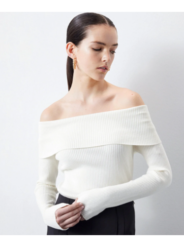 بلوزة ستاتي اوف شولدر لون سكري