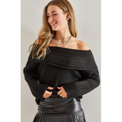 بلوز بتصميم مفتوح الكتف للنساء لون اسود
