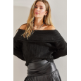 بلوز بتصميم مفتوح الكتف للنساء لون اسود