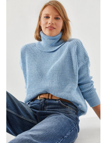 بلوزة ستاتي صوف لون أزرق قبة عالية