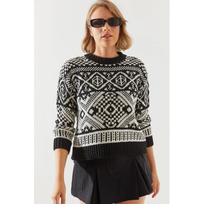 بلوز شتوي باللون الابيض والاسود