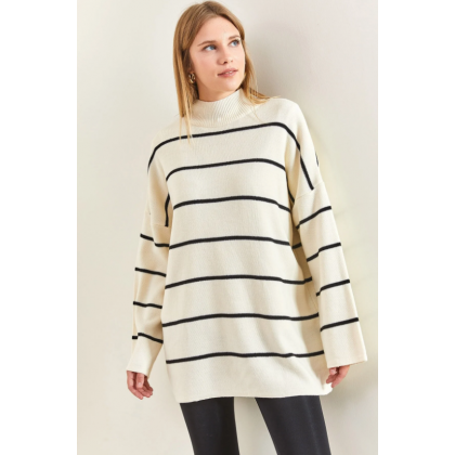 بلوز باللون البيج والاسود