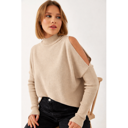 بلوز شتوي باللون البيج