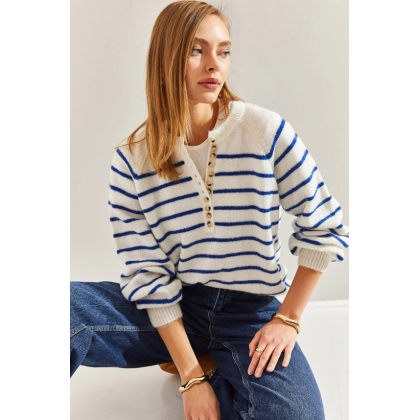 بلوز شتوي باللون الايفوري والاسود مخططة