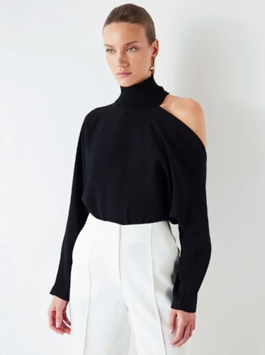 بلوزة ستاتي لون أسود