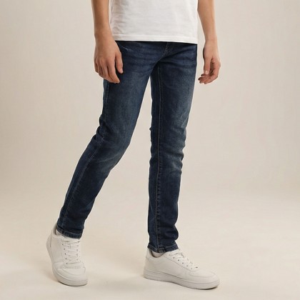 بنطال جينز سليم فيت ولادي لون أزرق غامق